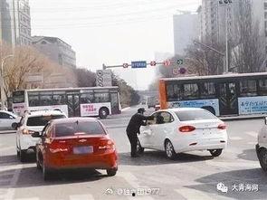 成人过马路危险视频大全,惊险瞬间！成人过马路危险行为大盘点